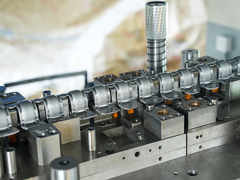 উপাদান স্ট্রিপ এবং ছাঁচ